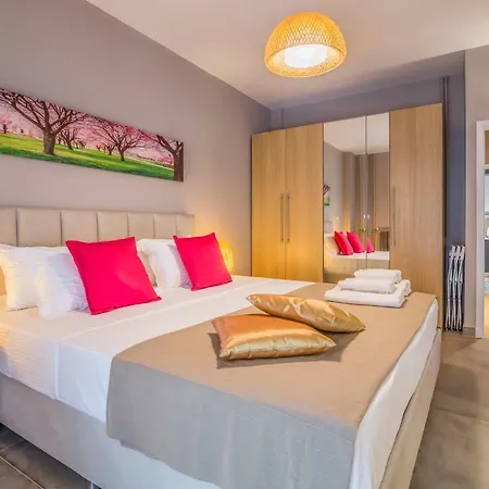 Glyfada Central Apartman *