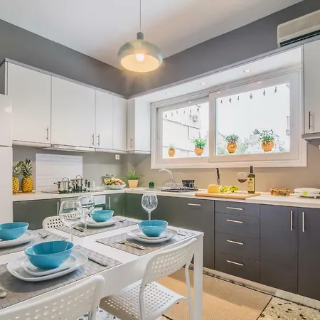 Glyfada Central Apartman *